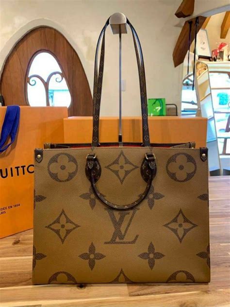 louis vuitton on the go giant monogram|louis vuitton monogram totes.